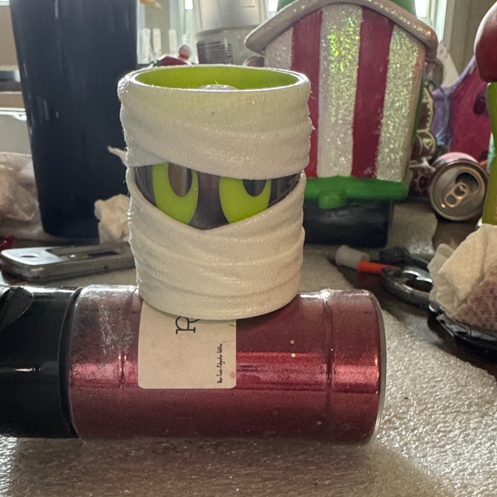 Mummy Eyes Halloween Wallflower